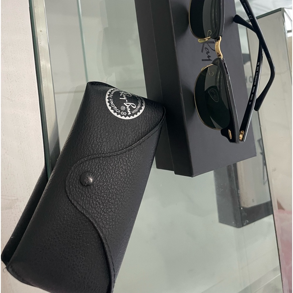 CLASSIC RAY BAN CLUB MASTERS! frame Polished Black On Gold
LENSES are Green.